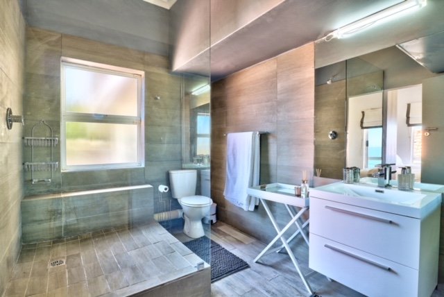 To Let 2 Bedroom Property for Rent in Clifton Western Cape